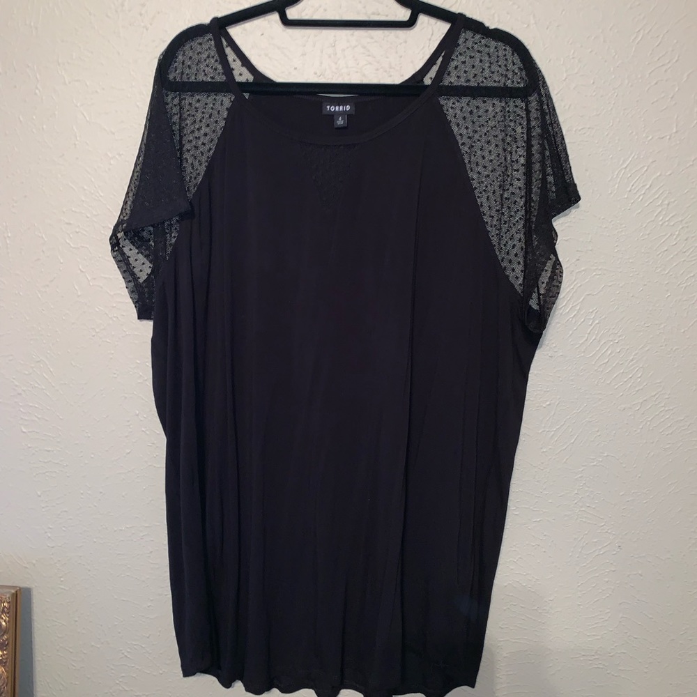 Torrid size 4 (plus size 26) mesh raglan sleeves